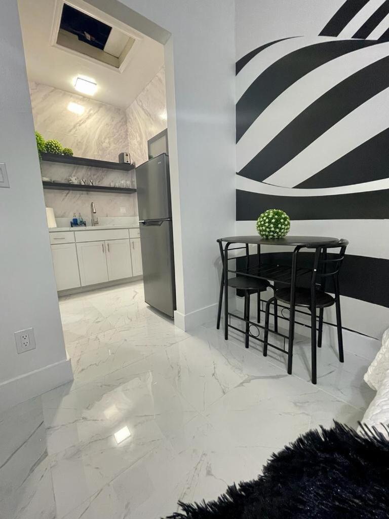 Cozy Studio, Prime Location, Remodeled, 1 Parking 西棕榈滩 外观 照片