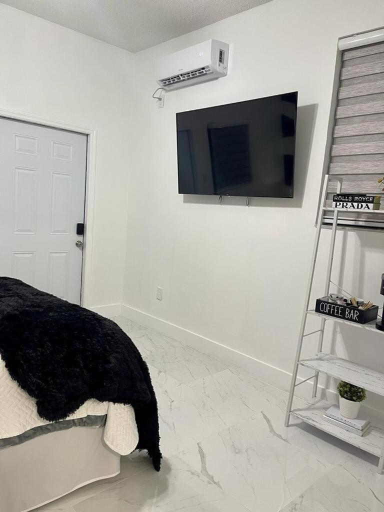 Cozy Studio, Prime Location, Remodeled, 1 Parking 西棕榈滩 外观 照片