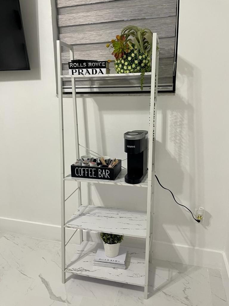 Cozy Studio, Prime Location, Remodeled, 1 Parking 西棕榈滩 外观 照片